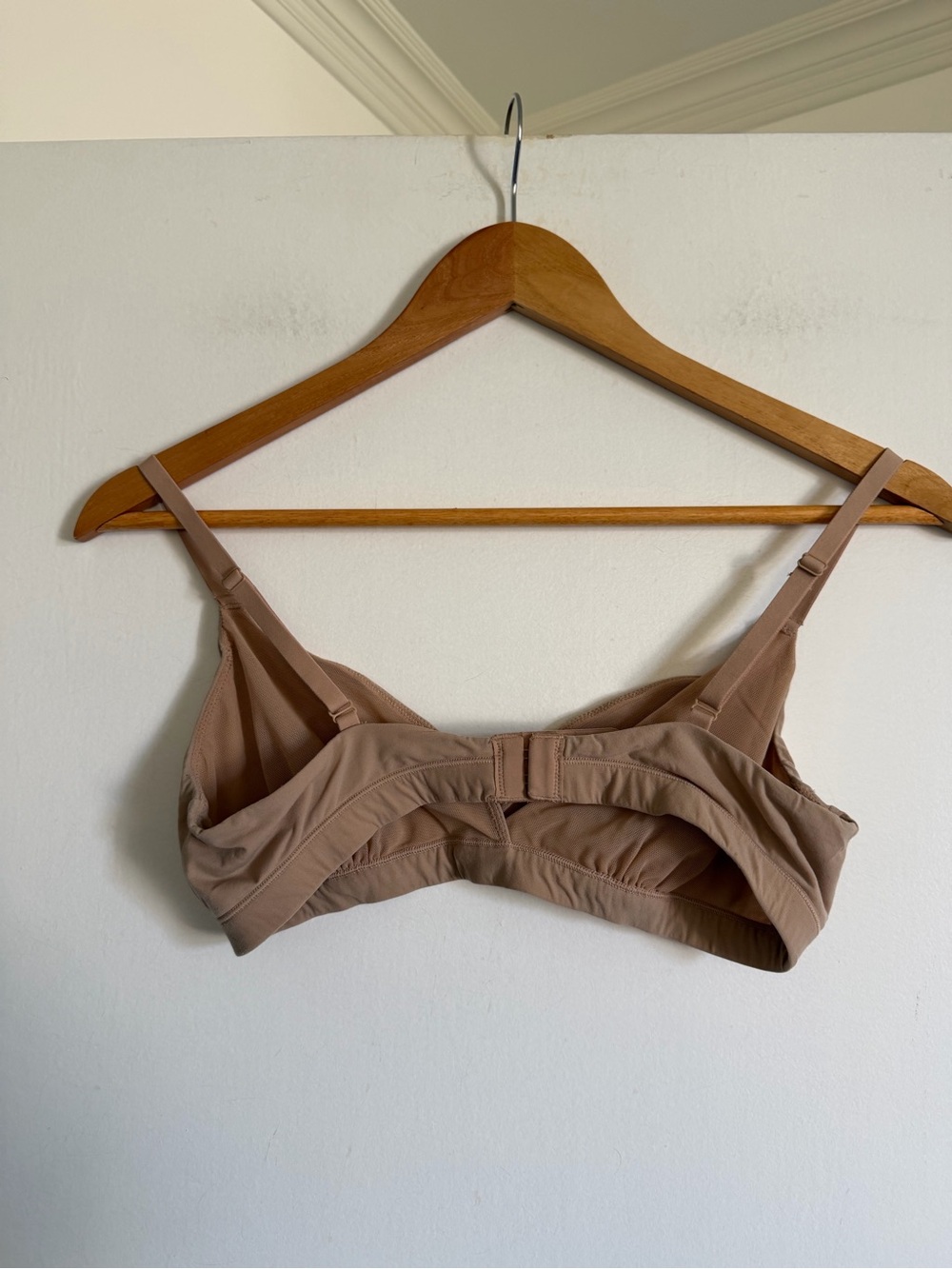 SKIMS Light Tan Wear Everywhere Bralette size Medium - Picture 3 of 6